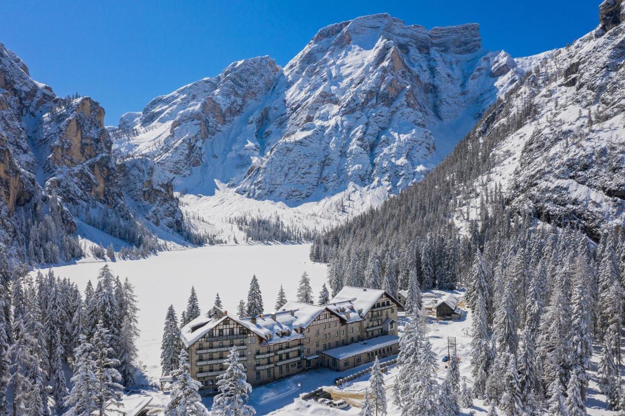 Hotel Lago Di Braies ブラーイエス エクステリア 写真