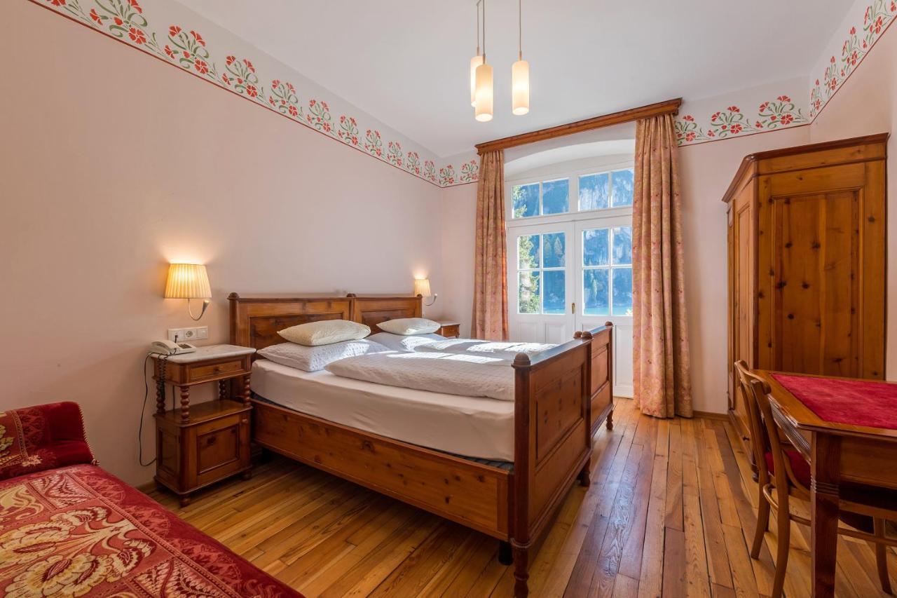 Hotel Lago Di Braies ブラーイエス エクステリア 写真