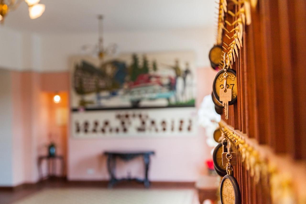 Hotel Lago Di Braies ブラーイエス エクステリア 写真