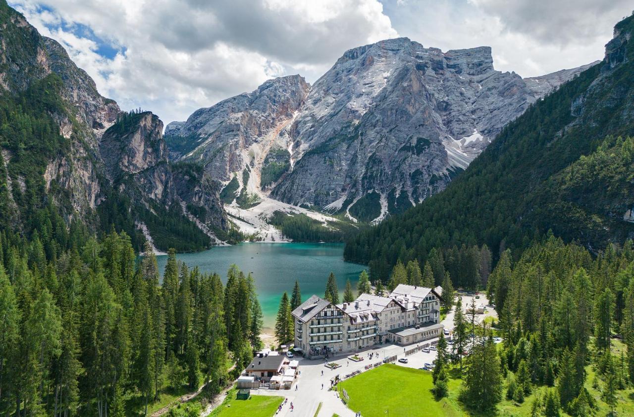 Hotel Lago Di Braies ブラーイエス エクステリア 写真