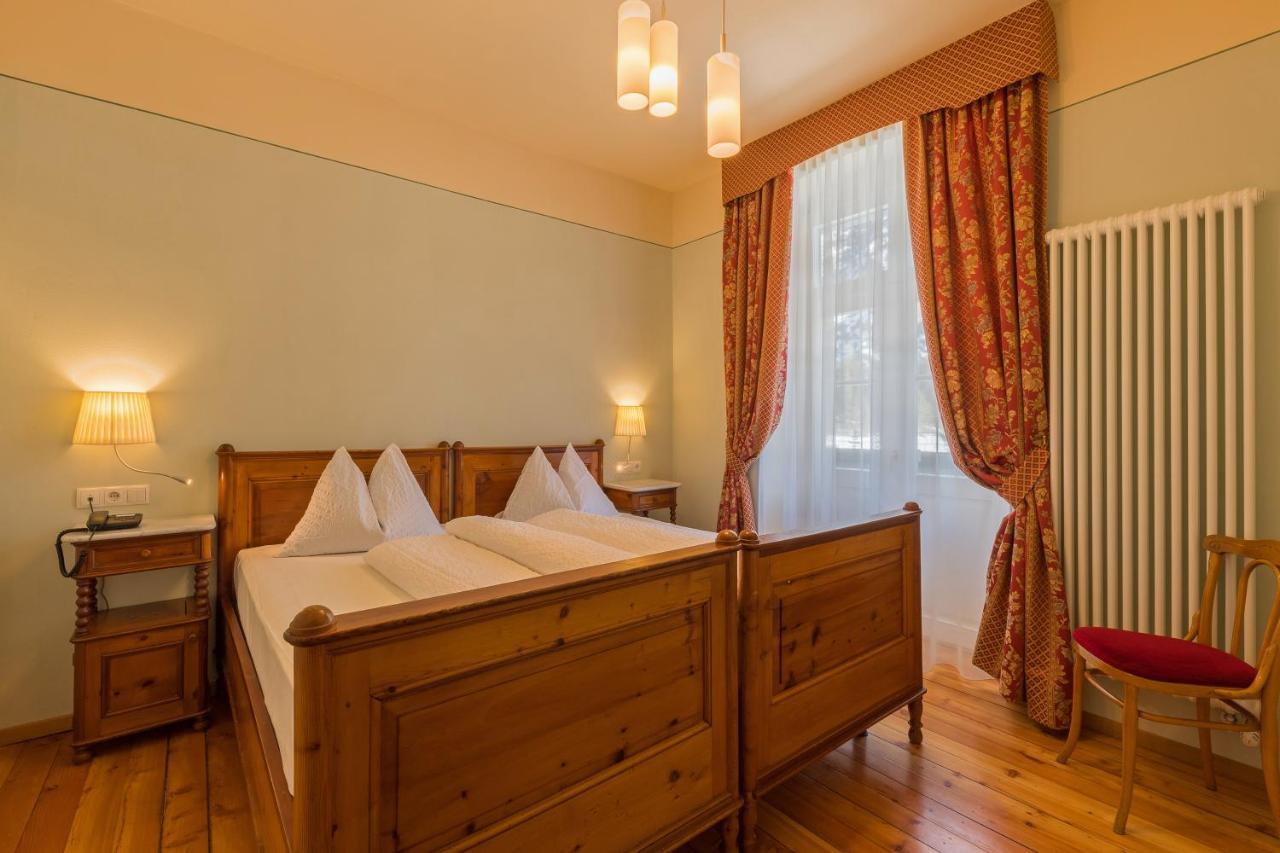 Hotel Lago Di Braies ブラーイエス エクステリア 写真
