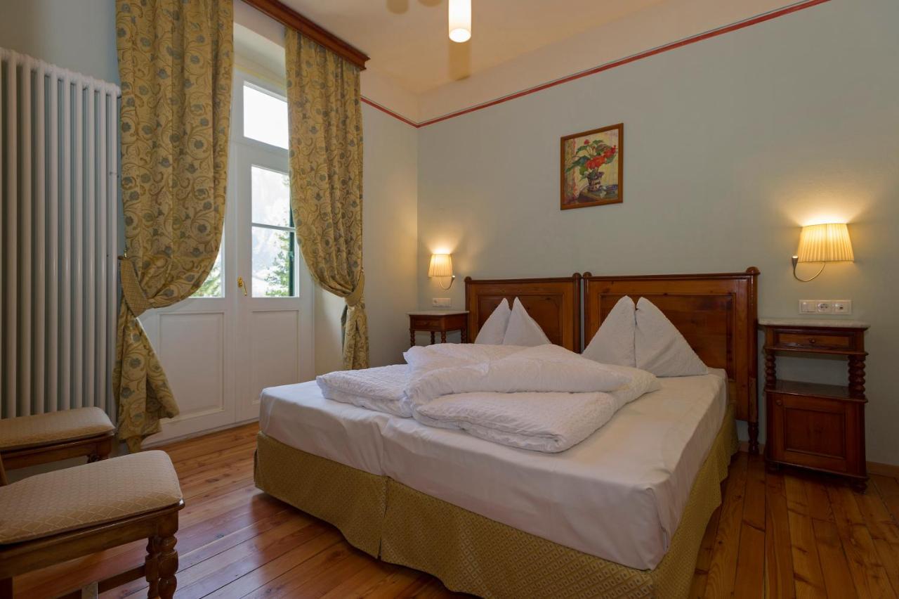 Hotel Lago Di Braies ブラーイエス エクステリア 写真