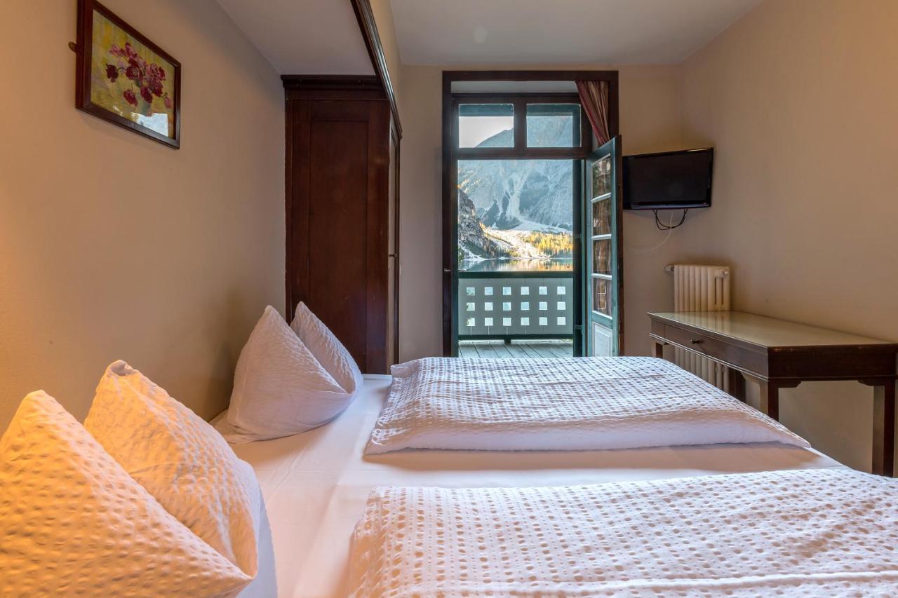 Hotel Lago Di Braies ブラーイエス エクステリア 写真