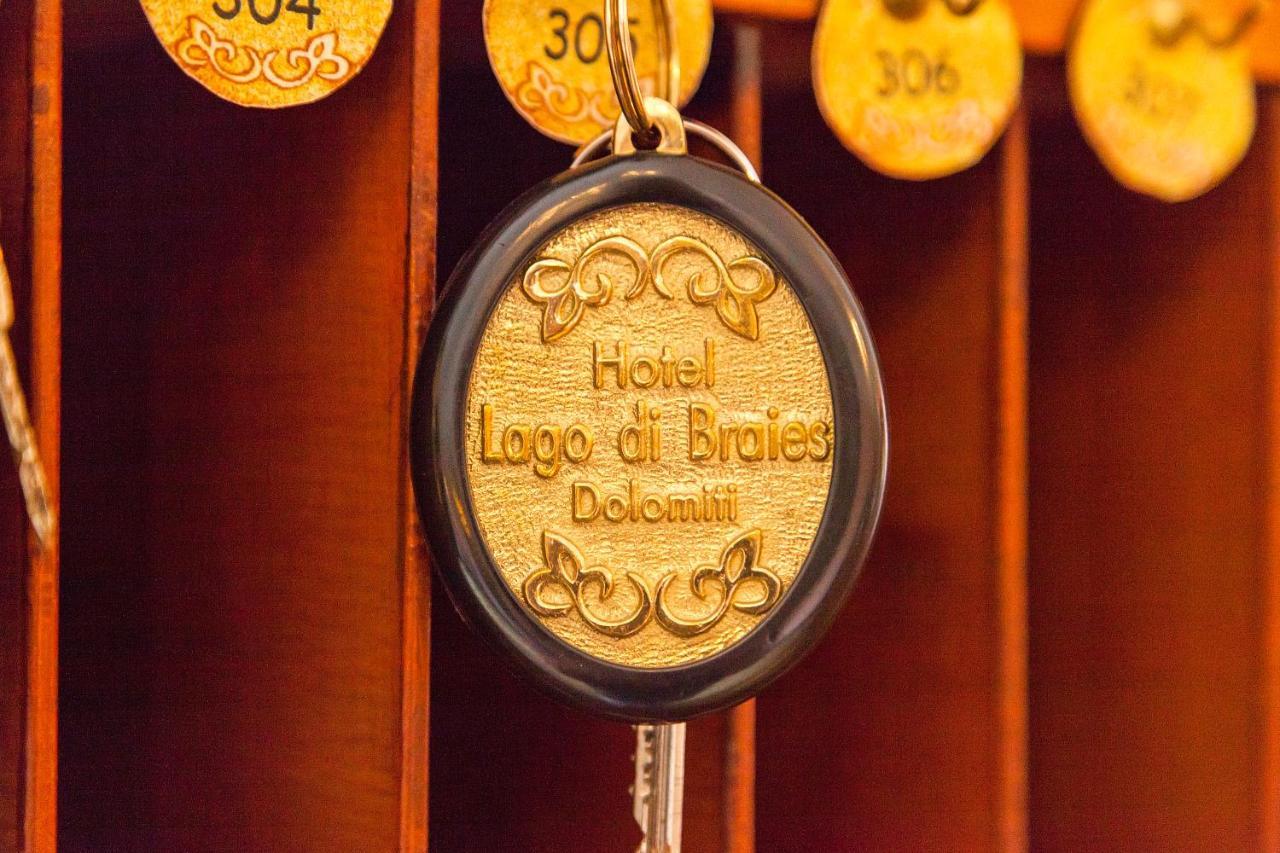 Hotel Lago Di Braies ブラーイエス エクステリア 写真