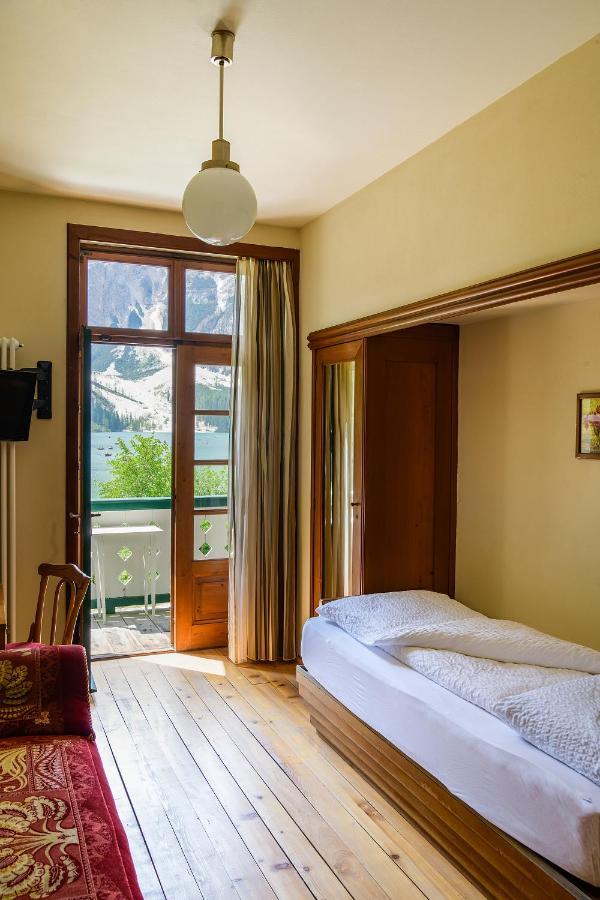 Hotel Lago Di Braies ブラーイエス エクステリア 写真