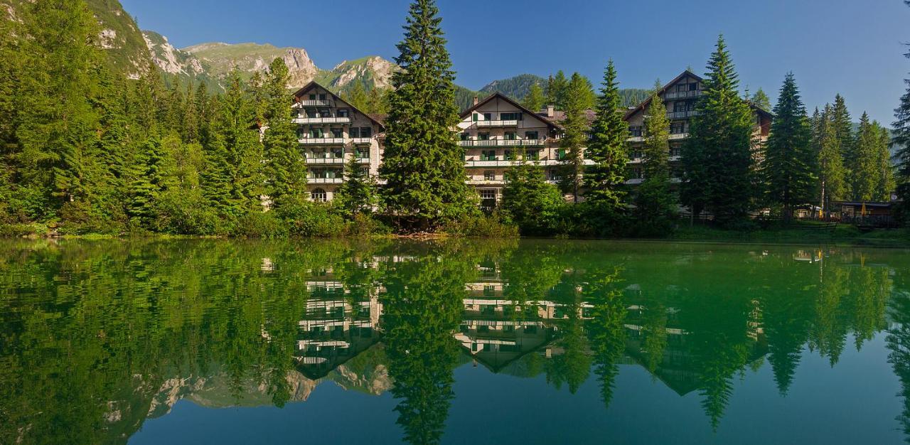 Hotel Lago Di Braies ブラーイエス エクステリア 写真