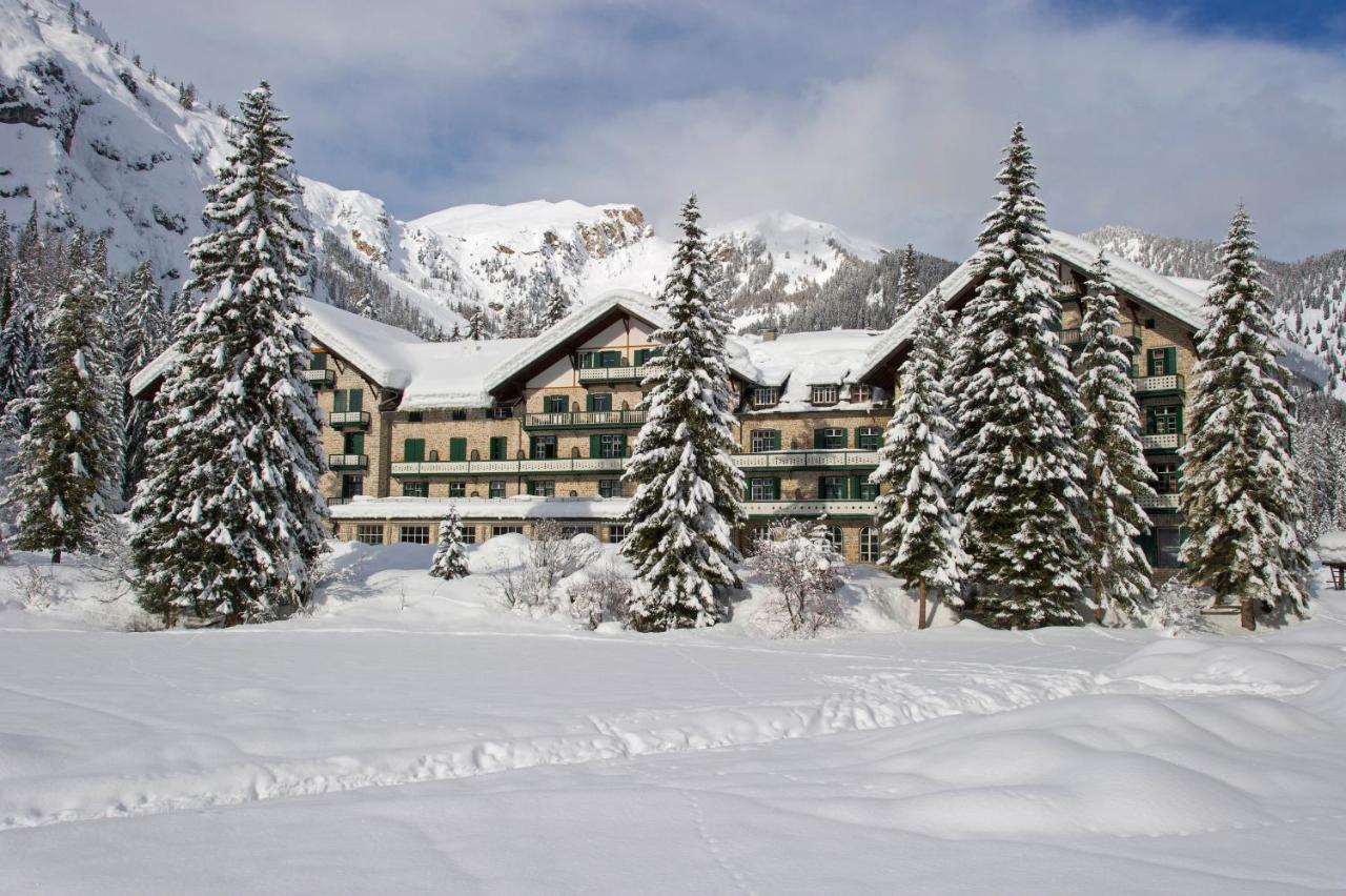 Hotel Lago Di Braies ブラーイエス エクステリア 写真
