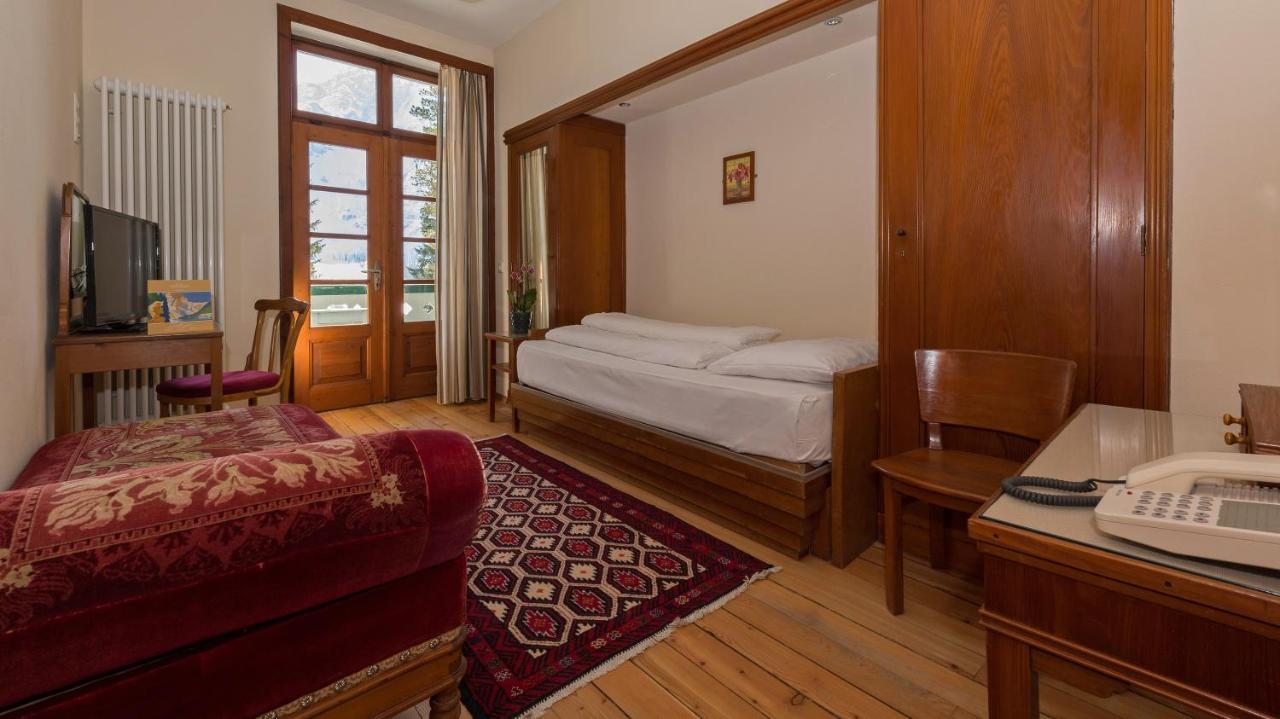 Hotel Lago Di Braies ブラーイエス エクステリア 写真